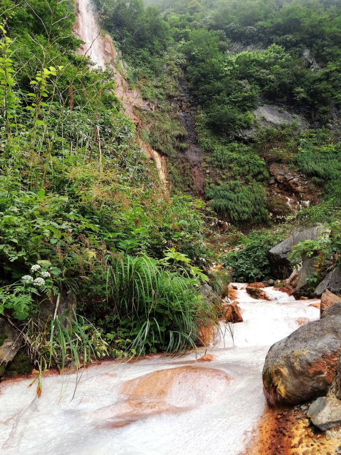 赤倉温泉源泉　称名滝下の露天風呂【温泉奉行所】