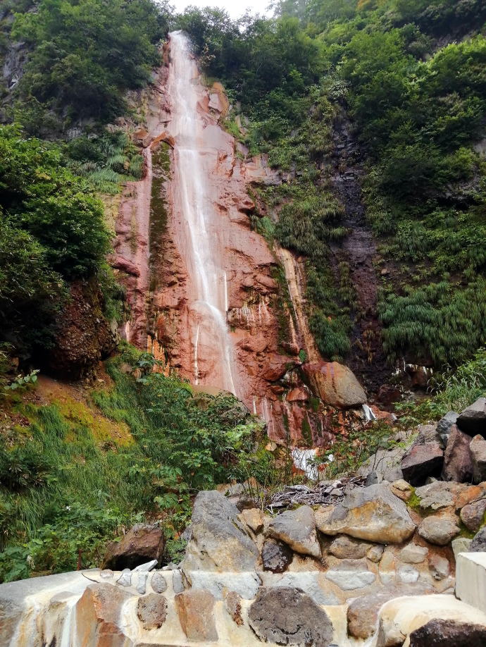 赤倉温泉源泉　称名滝下の露天風呂【温泉奉行所】