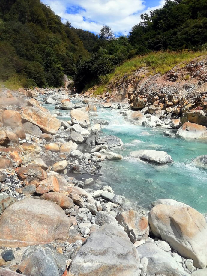 祖母谷温泉　源泉【温泉奉行所】