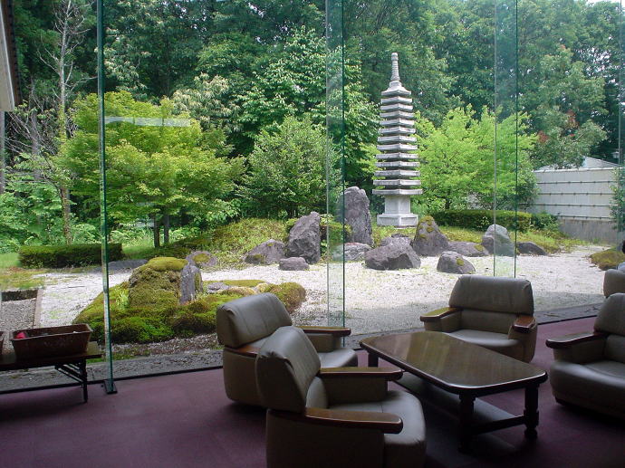 �z�O��������@�א��̓m�y�����s���z