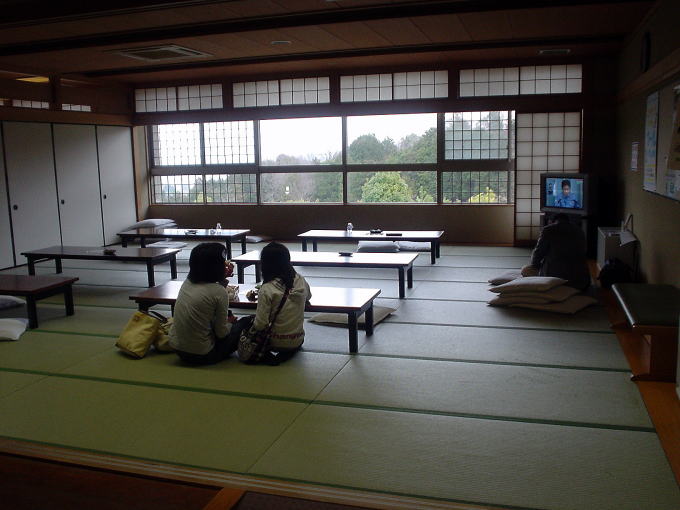 �\��V����@����y�����s���z