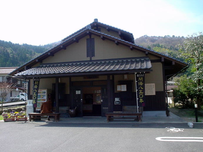 �O������@�����y�����s���z