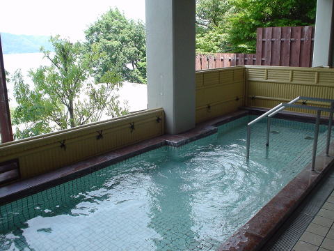 �{���l�̓��@�x�ɑ��ߍ]�����y�����s���z