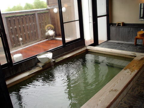 �{�T����@�b��E�т̏h�y�����s���z