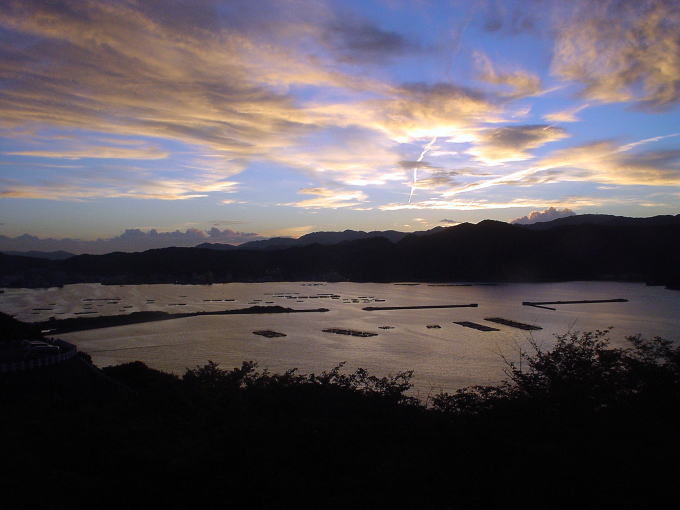 ��W����@�x�ɑ���W�H�y�����s���z