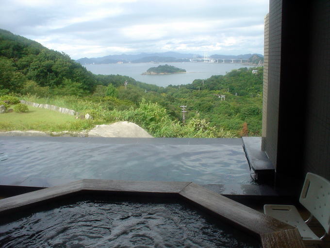 ��W����@�x�ɑ���W�H�y�����s���z