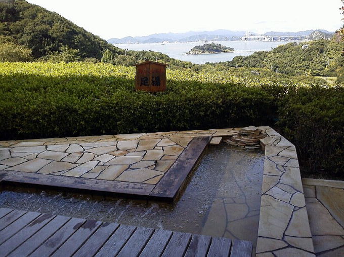 ��W����@�x�ɑ���W�H�y�����s���z