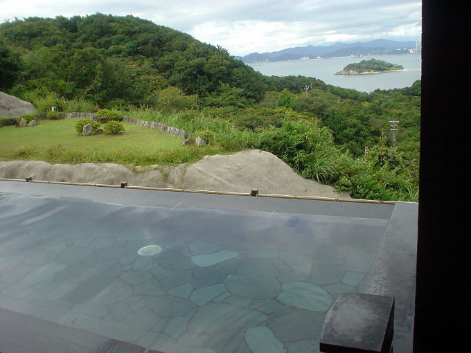 ��W����@�x�ɑ���W�H�y�����s���z