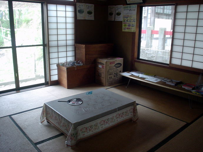 �O�r����@�u�w��t�߂̓��y�����s���z