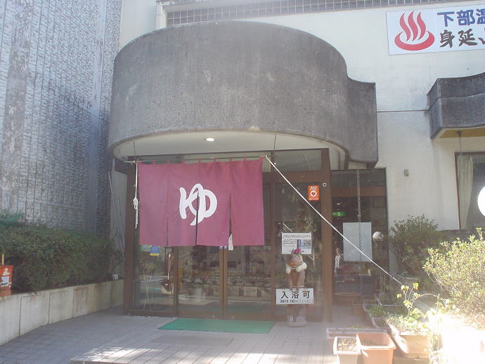 ��������@���������فy�����s���z