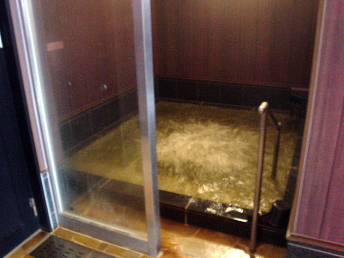 �������������̓��y�����s���z