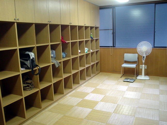 ��������@���{����فy�����s���z