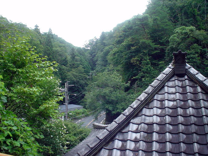 �s������y�����s���z