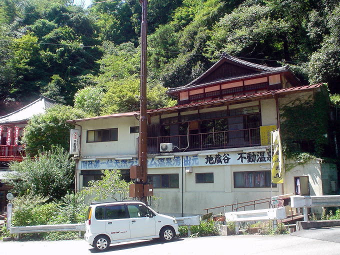 �s������y�����s���z