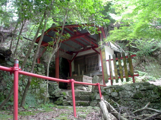 �s������y�����s���z