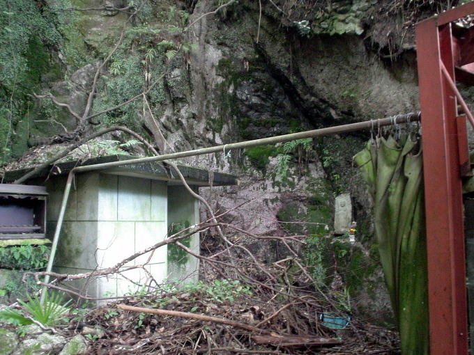 �s������y�����s���z