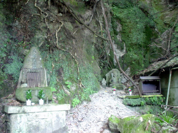 �s������y�����s���z