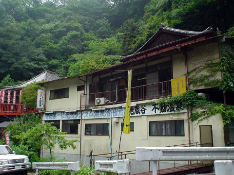 �s������y�����s���z