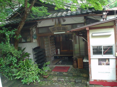 �s������y�����s���z