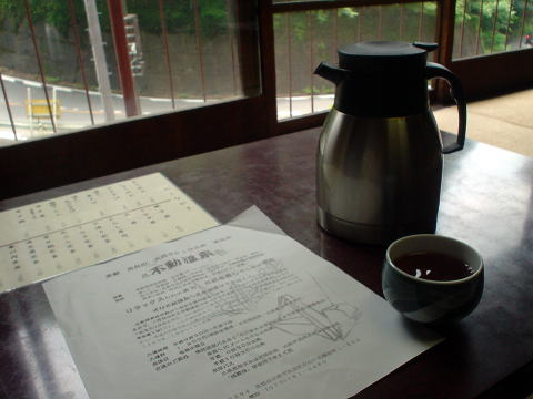 �s������y�����s���z