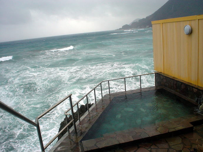 今井浜温泉　舟屋の番屋露天風呂【温泉奉行所】