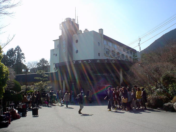 �V���̎R����@�O���[���z�e���y�����s���z