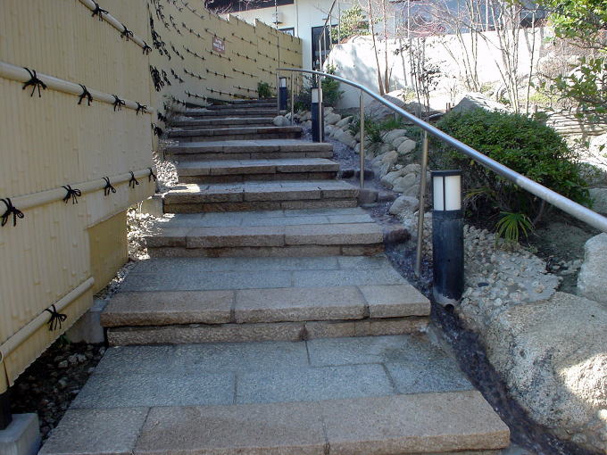 �V���̎R����@�O���[���z�e���y�����s���z